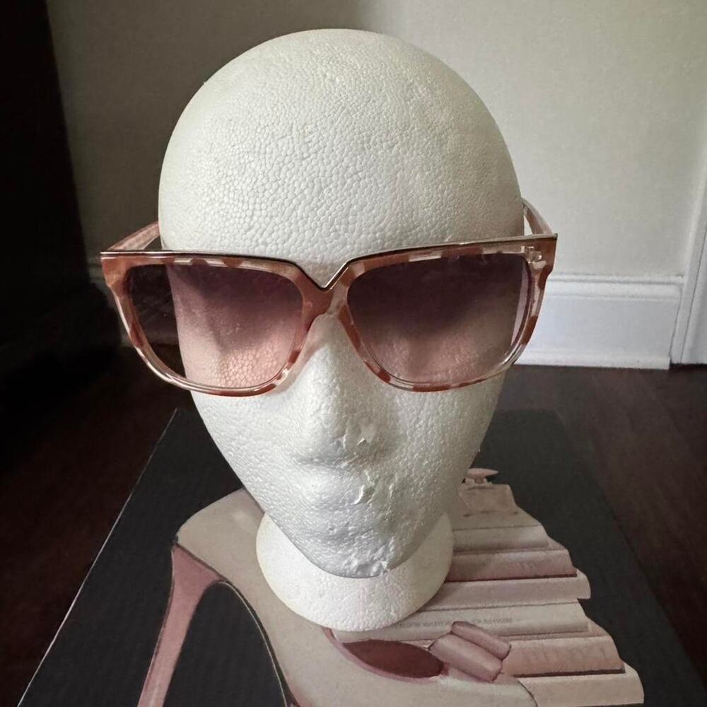 Pink tortoise shell sunglasses with